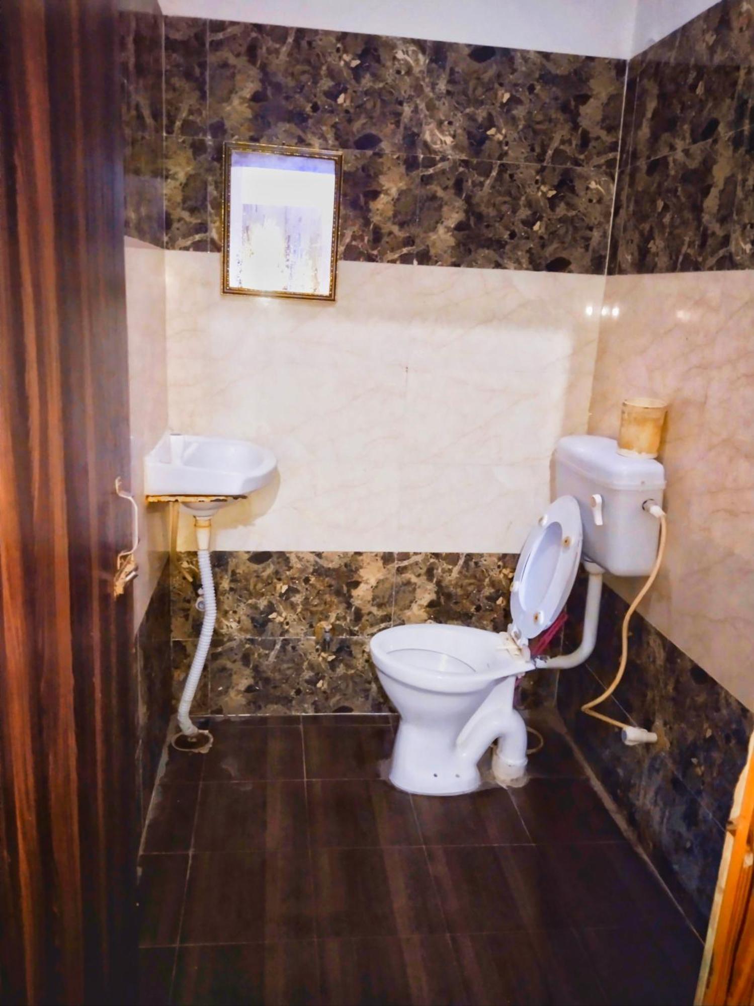Balaji Homestay Mathura In Vrindavan Экстерьер фото