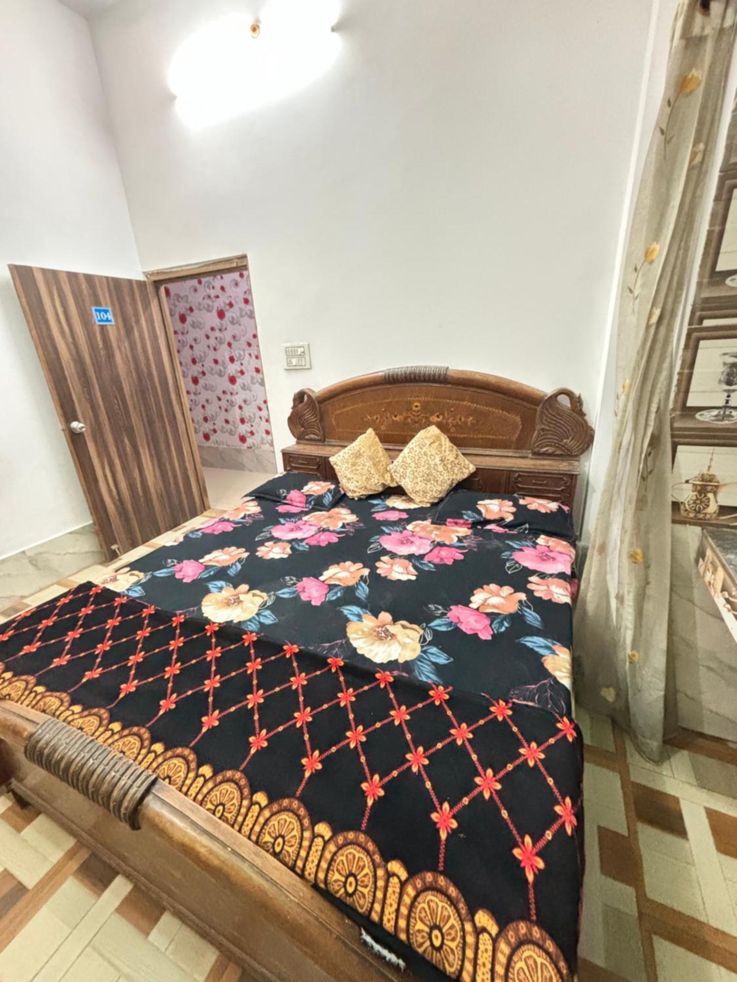 Balaji Homestay Mathura In Vrindavan Экстерьер фото